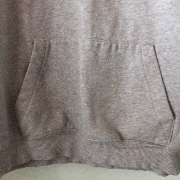 Cabelas hooded sweatshirt says “Worlds Formost Cabela’s Outfitter size XL - Picture 3 of 11
